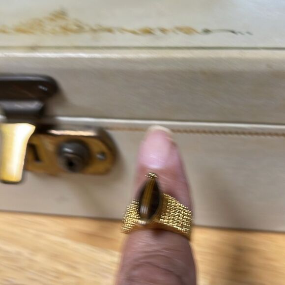 18k women’s Vintage Tiger Eye gold high grade electroplated ring. - Picture 2 of 5